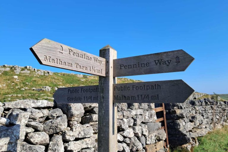 Pennine way towards Great Shunner Fell