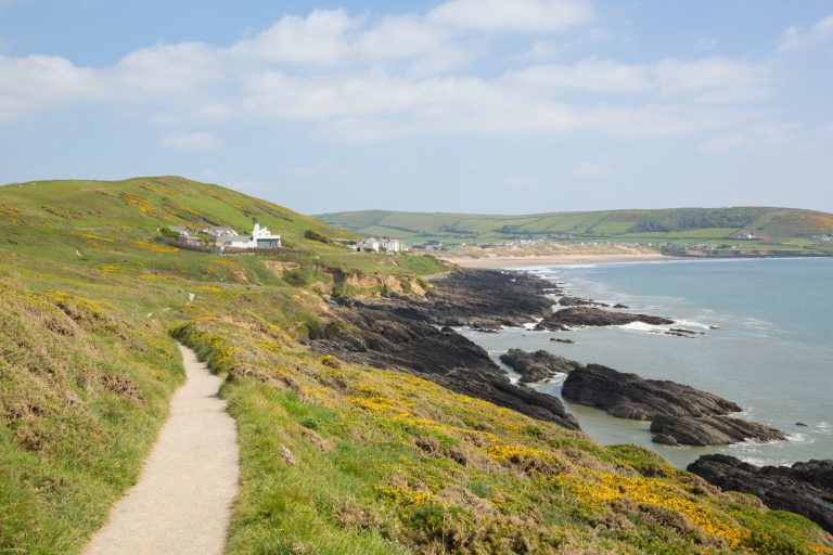 Coast path running to Croyde from Woolacombe